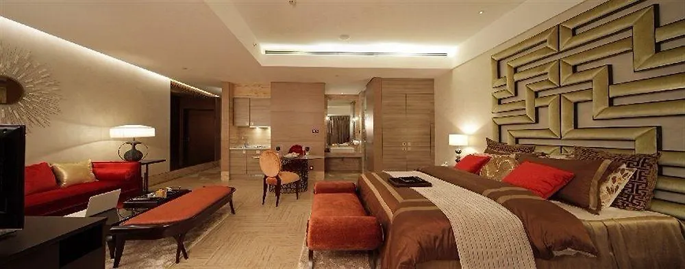 Seclusion Sanya Bay Hotel 4*,