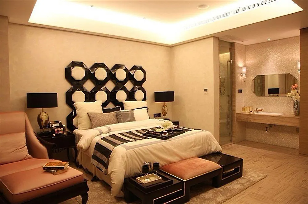 Seclusion Sanya Bay Hotel